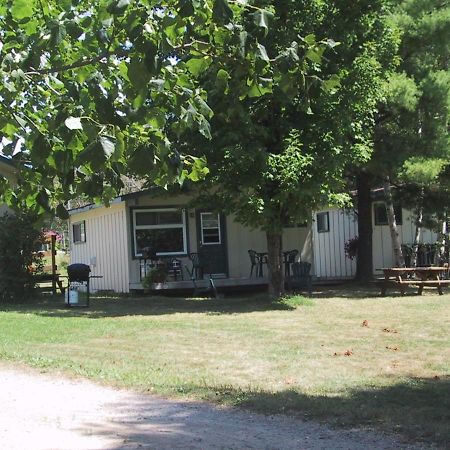 Colonial Bay Motel And Cottages Huntsville Exterior foto