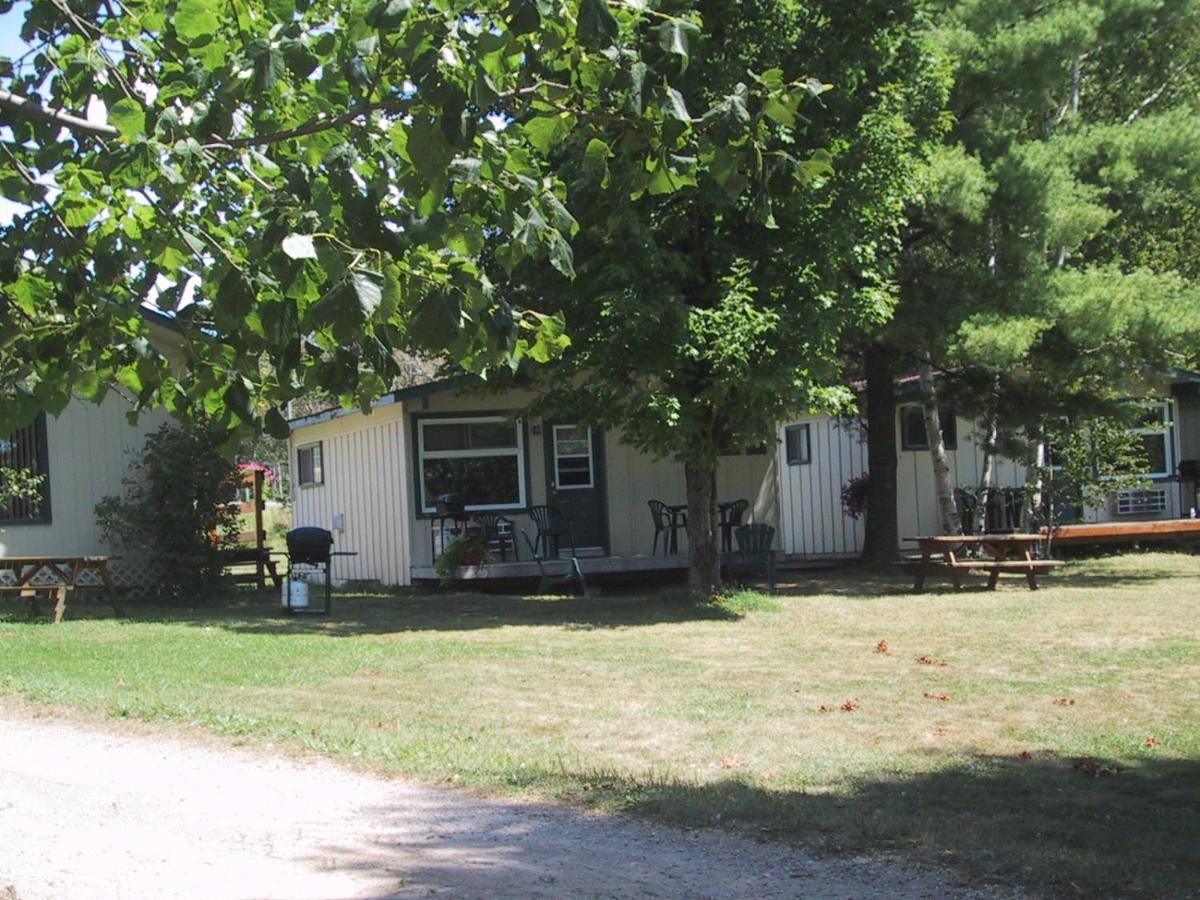 Colonial Bay Motel And Cottages Huntsville Exterior foto