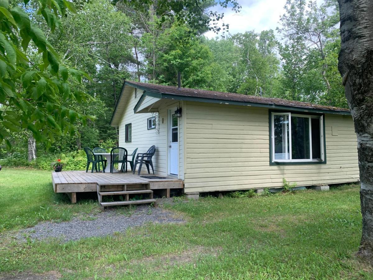 Colonial Bay Motel And Cottages Huntsville Exterior foto