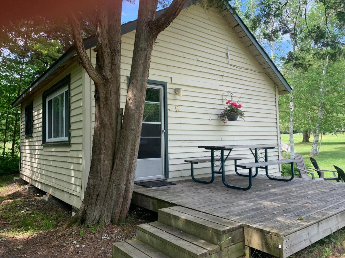 Colonial Bay Motel And Cottages Huntsville Exterior foto
